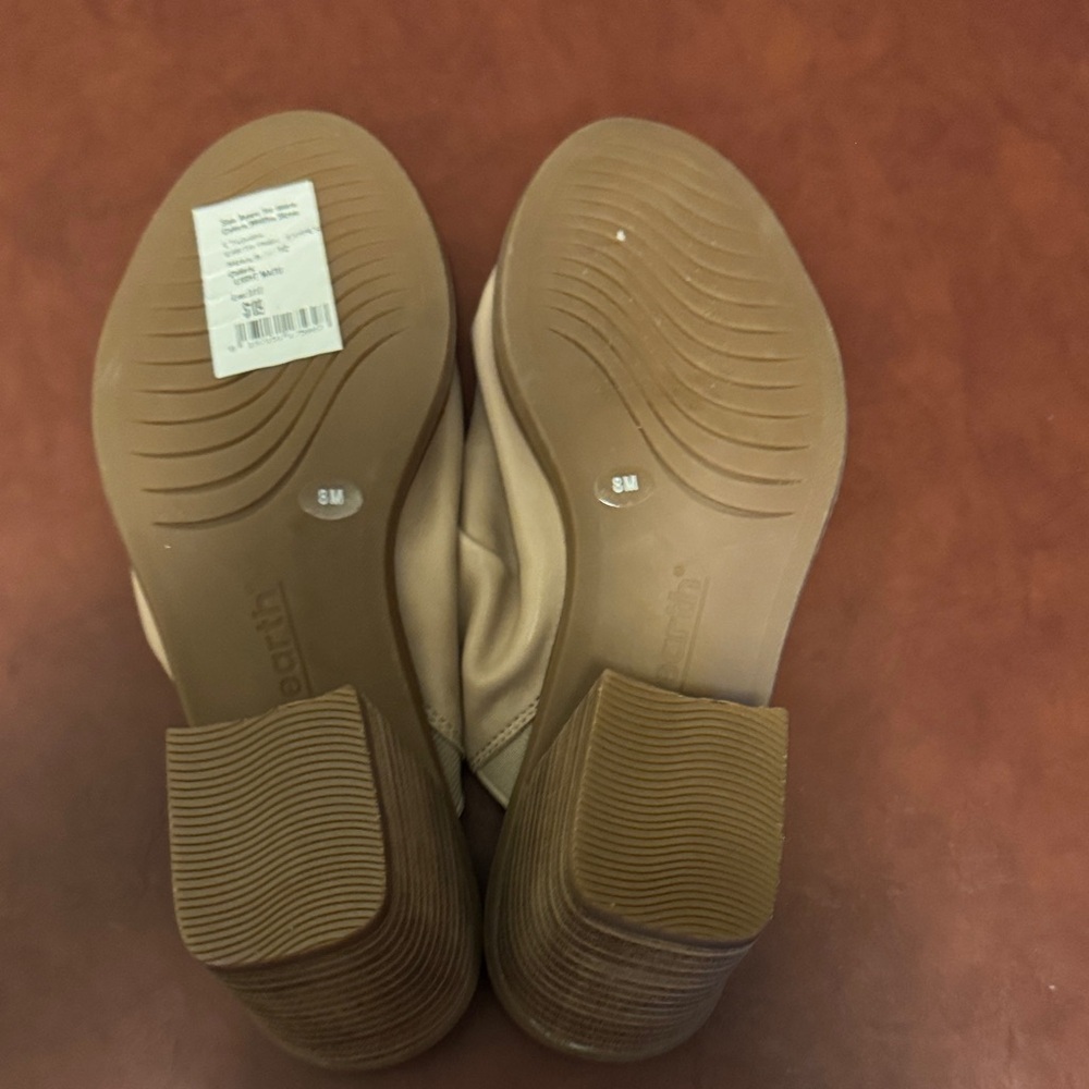 NEW Earth Women's Tan Ruched Mules - Picture 8 of 11